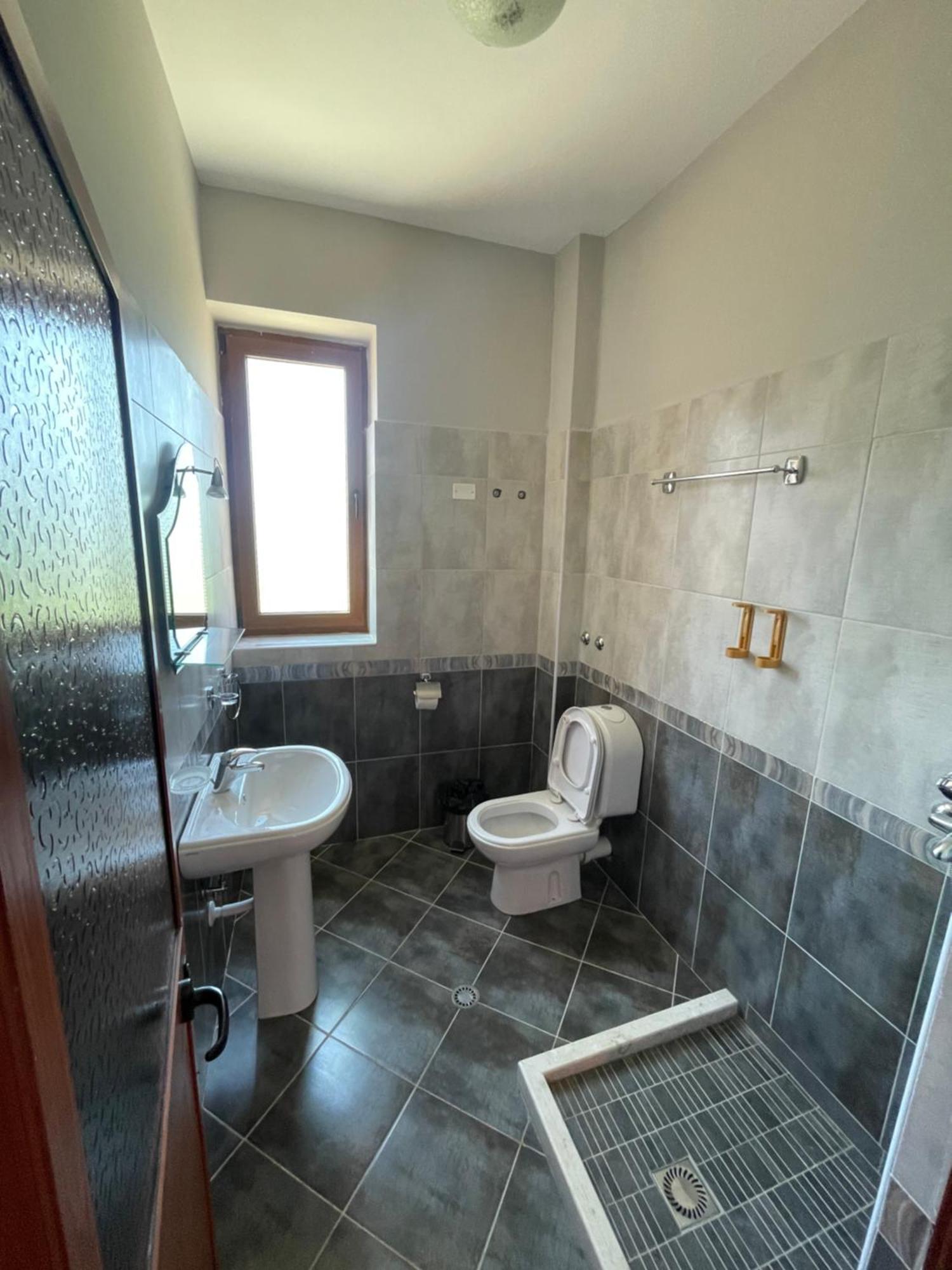Lura Hotel Fushe-Lure Luaran gambar
